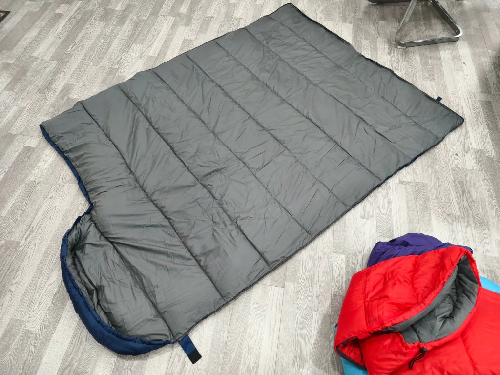 Bolsa de dormir térmica Hasliberg Explorer abierta, vista del interior
