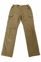 Pantalón de trekking antidesgarro ELT, resistente al agua y al viento, color camel, extendido