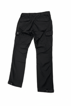 Pantalón de trekking antidesgarro ELT, resistente al agua y al viento, color negro, vista trasera